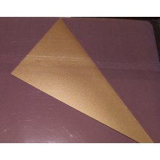 Matēta mitrum izturīgā papīra loksne (celofāns), violeta ar zeltītu